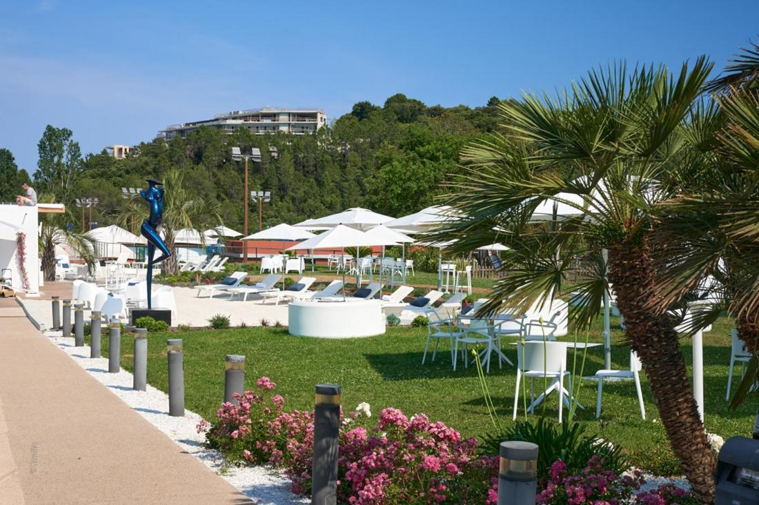 Mouratoglou Hotel & Resort Biot Exterior photo